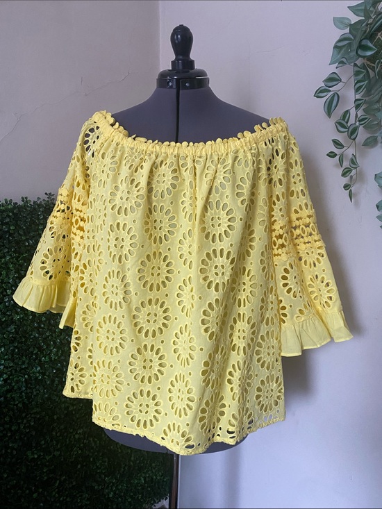Lilly Pulitzer Tops - Lilly Pulitzer Yellow Eyelet Off-Shoulder Blouse